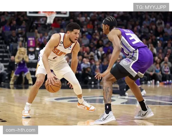 布克太阳分卫 关键球能力助球队稳住胜率